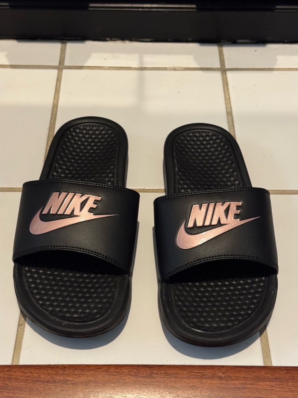Nike Benassi JDI Women's Slide Sandals - Black with Rose Gold Swoosh size 7